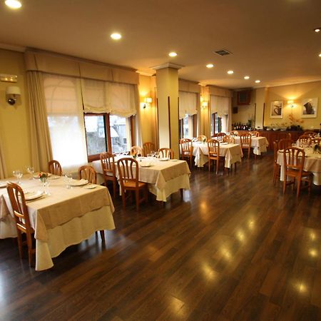 וילה פרנקה דל ביירסו Hostal Restaurante Mendez מראה חיצוני תמונה