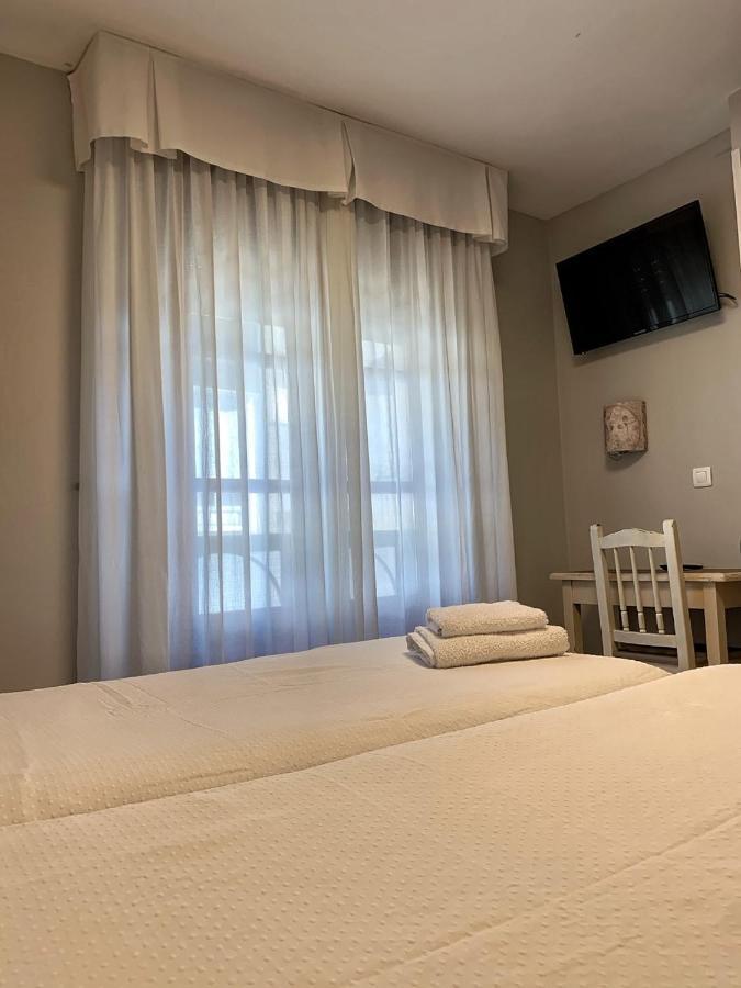 וילה פרנקה דל ביירסו Hostal Restaurante Mendez מראה חיצוני תמונה