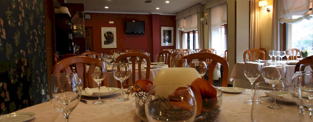 וילה פרנקה דל ביירסו Hostal Restaurante Mendez מראה חיצוני תמונה