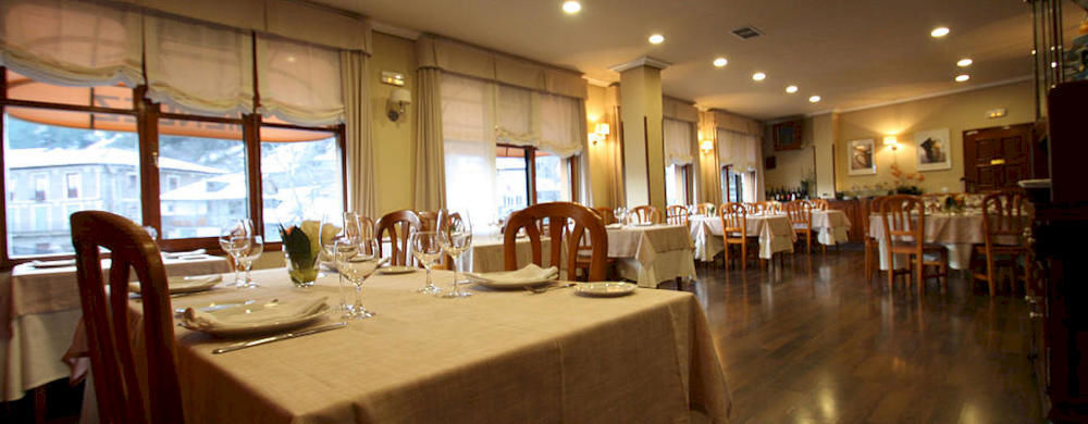 וילה פרנקה דל ביירסו Hostal Restaurante Mendez מראה חיצוני תמונה